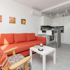  Apartament Chlodna With A View Wola By Renters